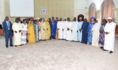 Le Président du CNT, Dr Haroun Kabadi reçoit le Prix Cremer-Passy